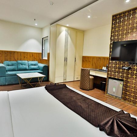 Clay Inn Hotels, Paschim Vihar Delhi  Bagian luar foto