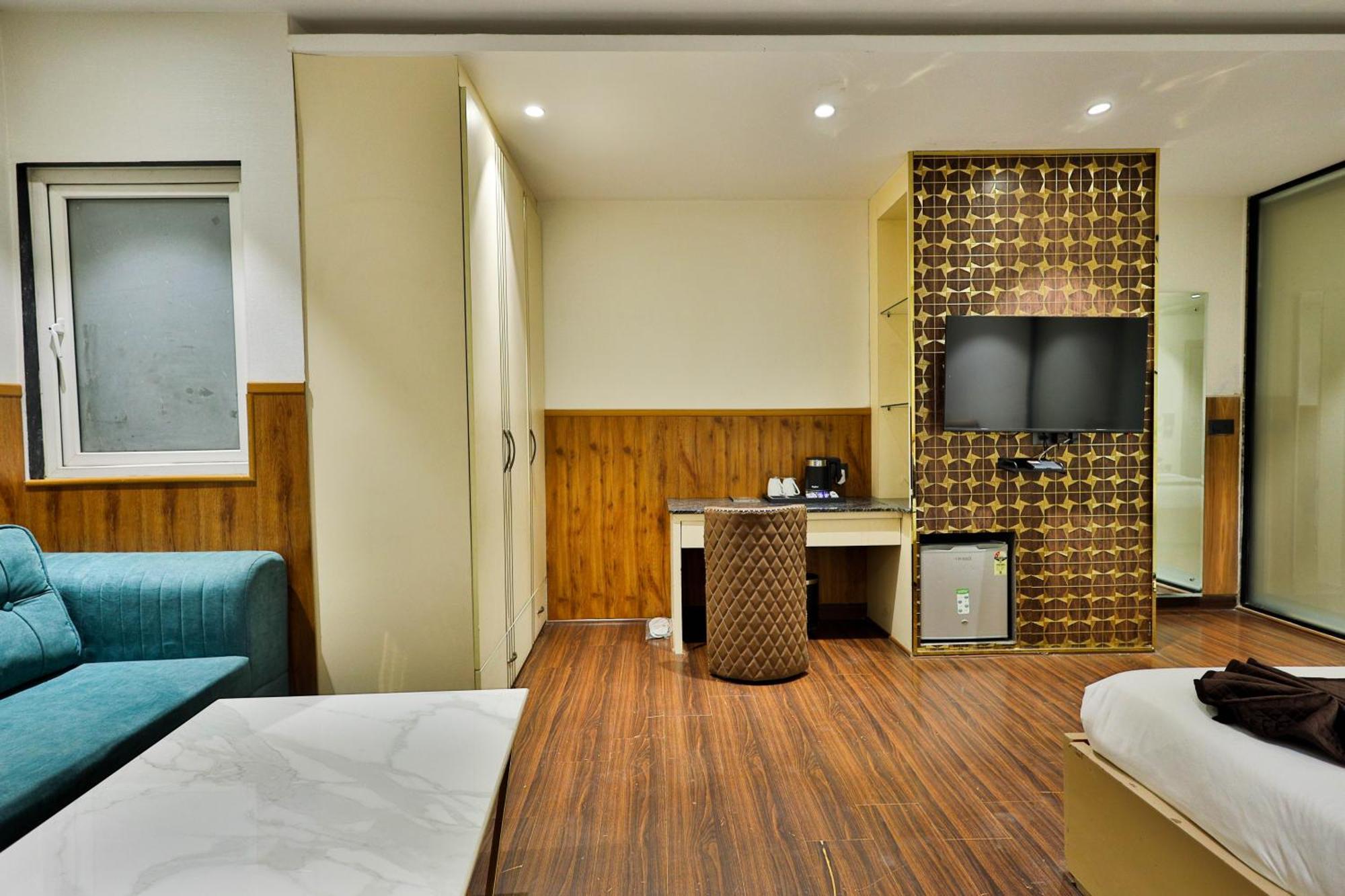 Clay Inn Hotels, Paschim Vihar Delhi  Bagian luar foto