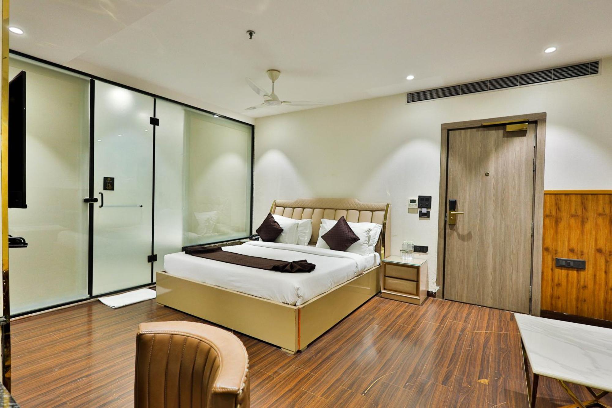 Clay Inn Hotels, Paschim Vihar Delhi  Bagian luar foto