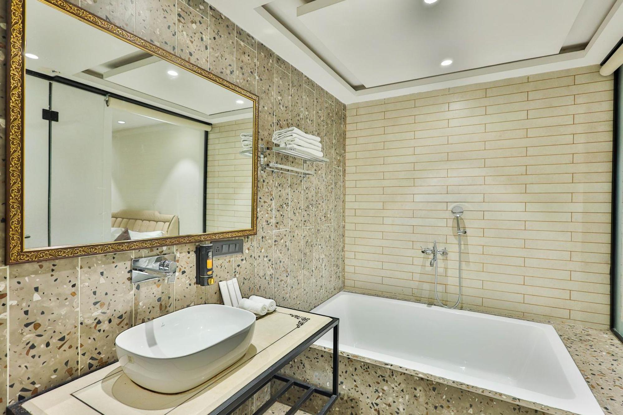 Clay Inn Hotels, Paschim Vihar Delhi  Bagian luar foto