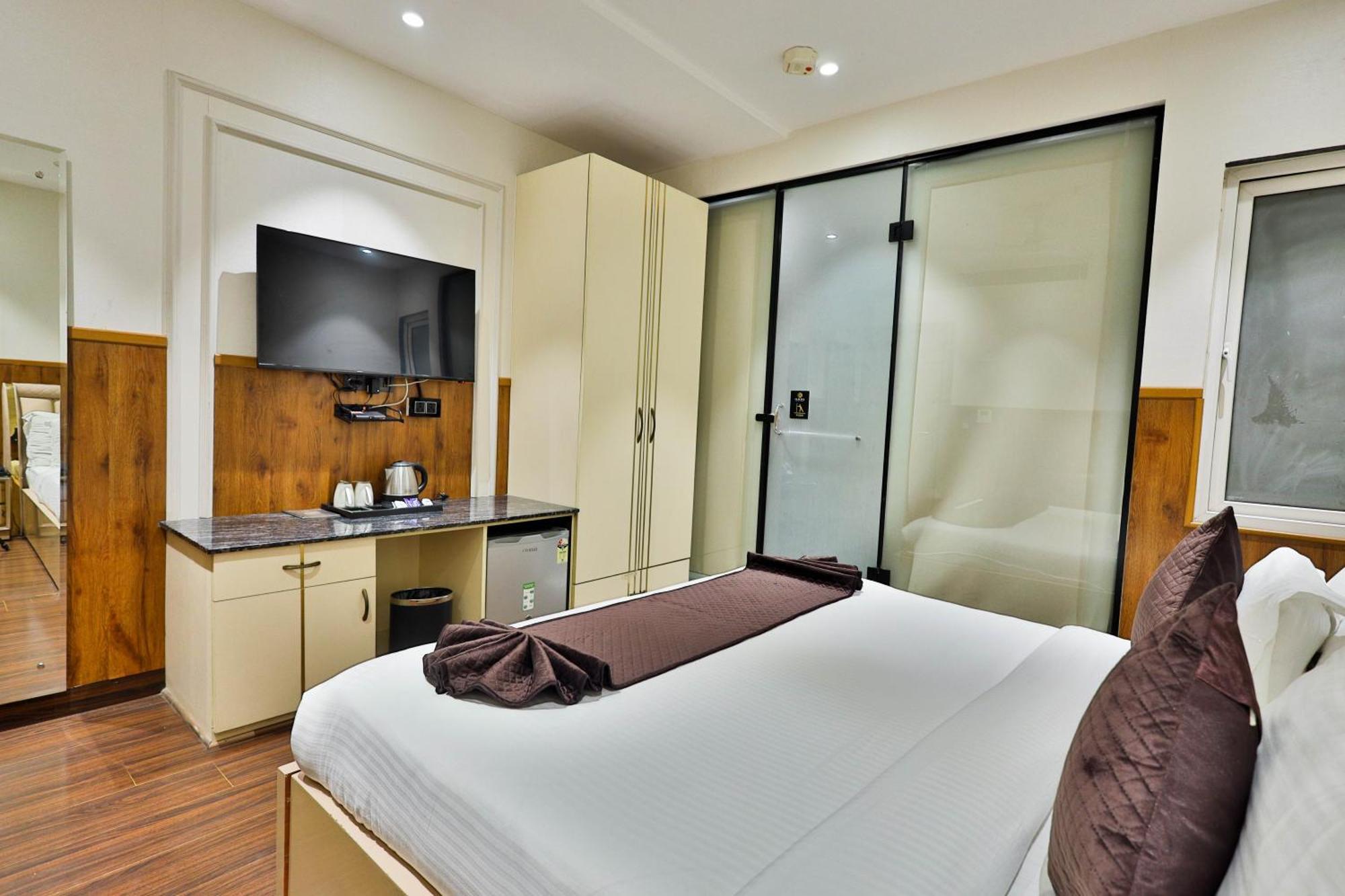 Clay Inn Hotels, Paschim Vihar Delhi  Bagian luar foto