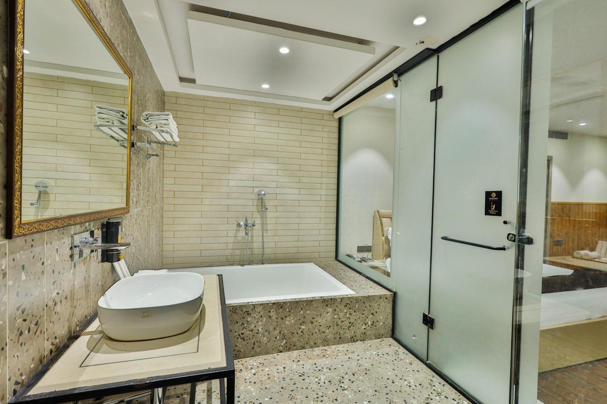 Clay Inn Hotels, Paschim Vihar Delhi  Bagian luar foto