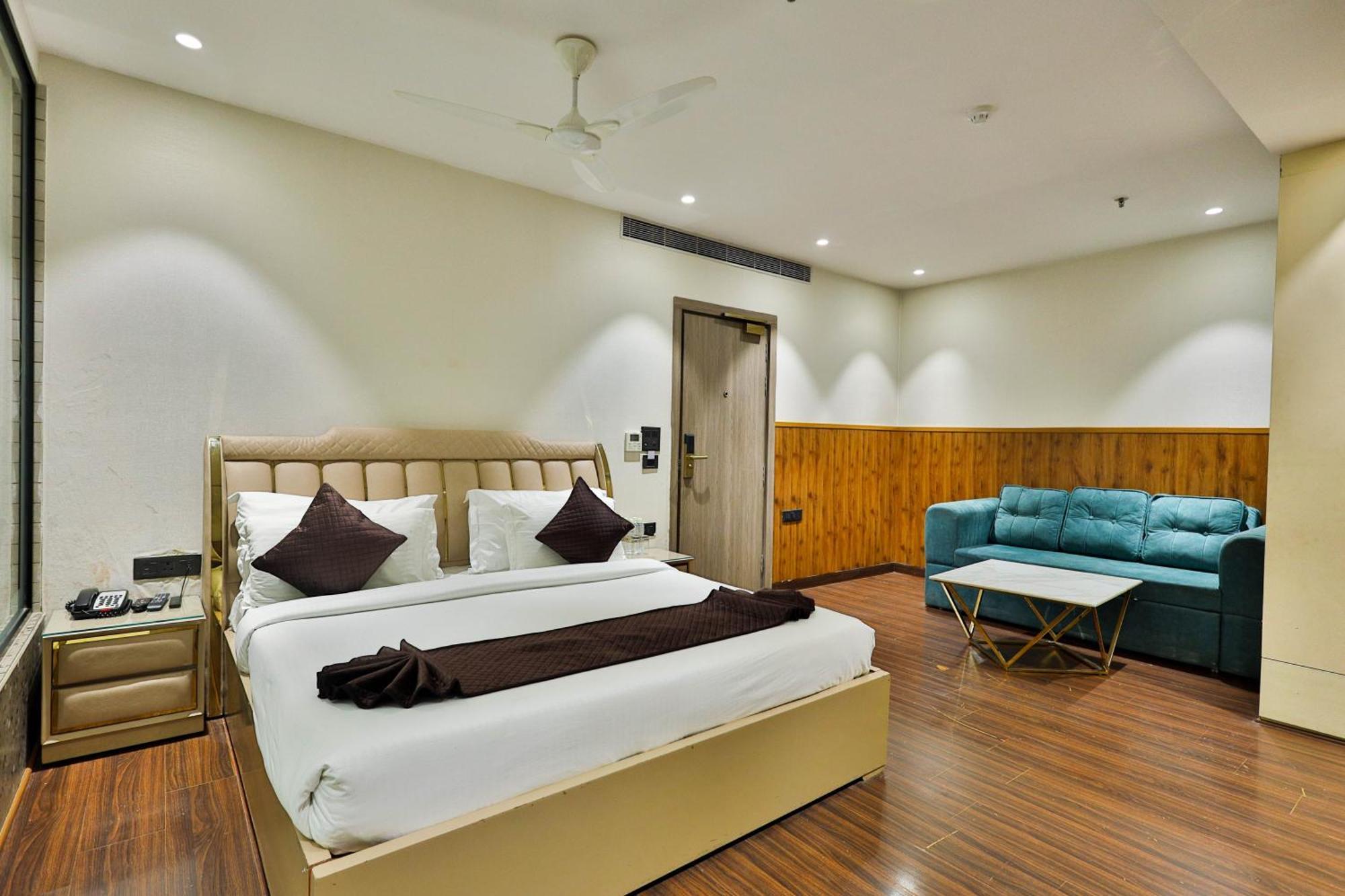 Clay Inn Hotels, Paschim Vihar Delhi  Bagian luar foto