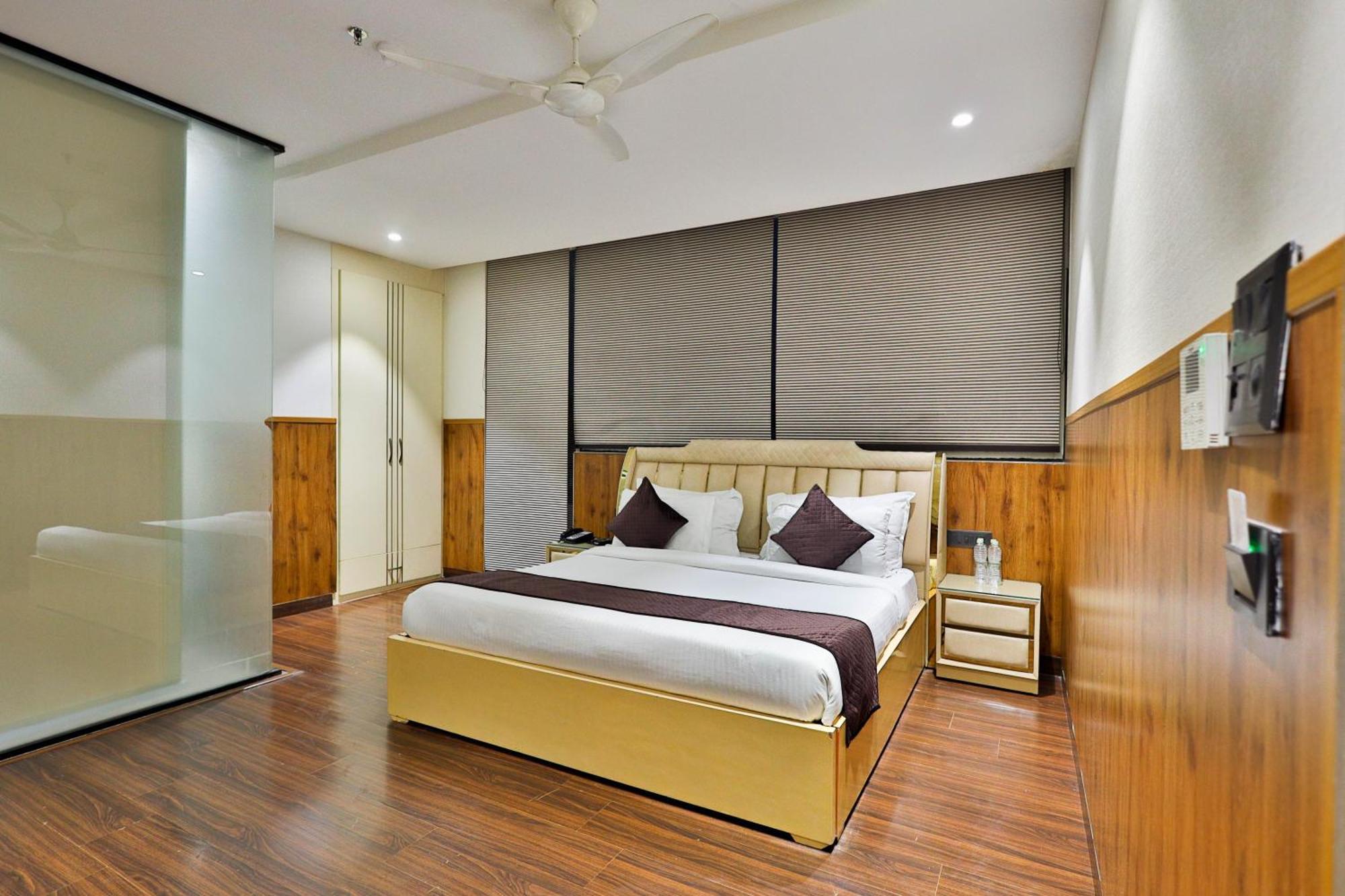 Clay Inn Hotels, Paschim Vihar Delhi  Bagian luar foto