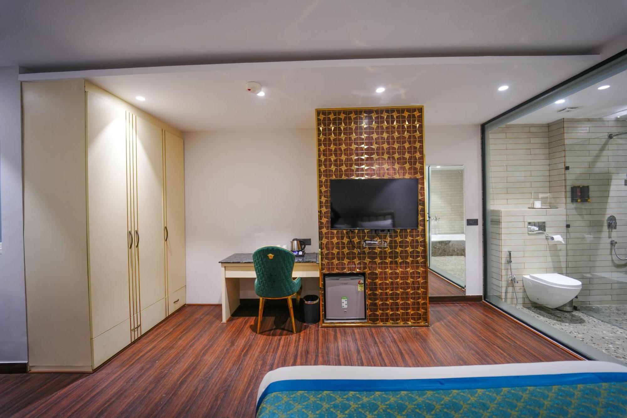 Clay Inn Hotels, Paschim Vihar Delhi  Bagian luar foto