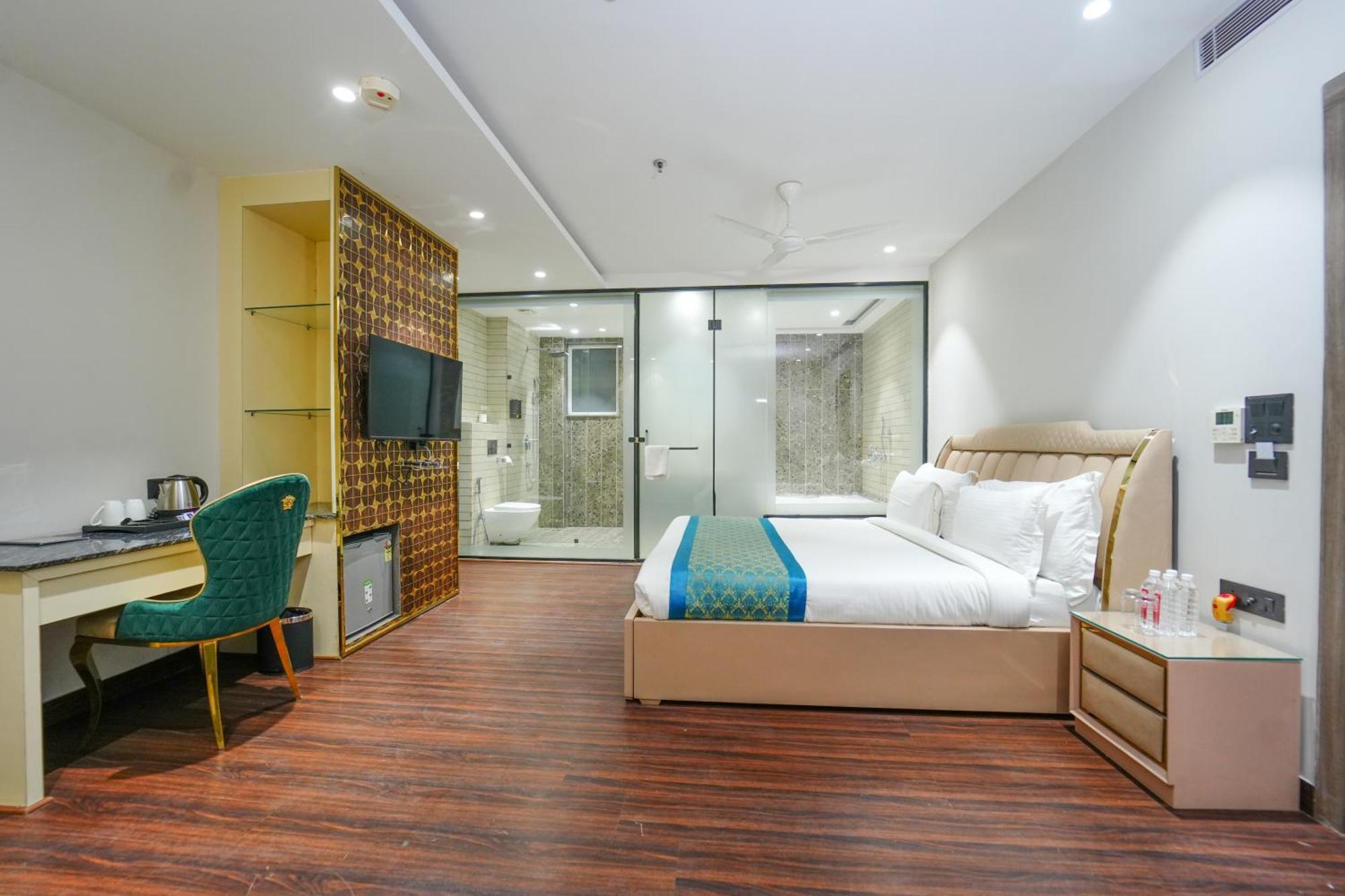 Clay Inn Hotels, Paschim Vihar Delhi  Bagian luar foto